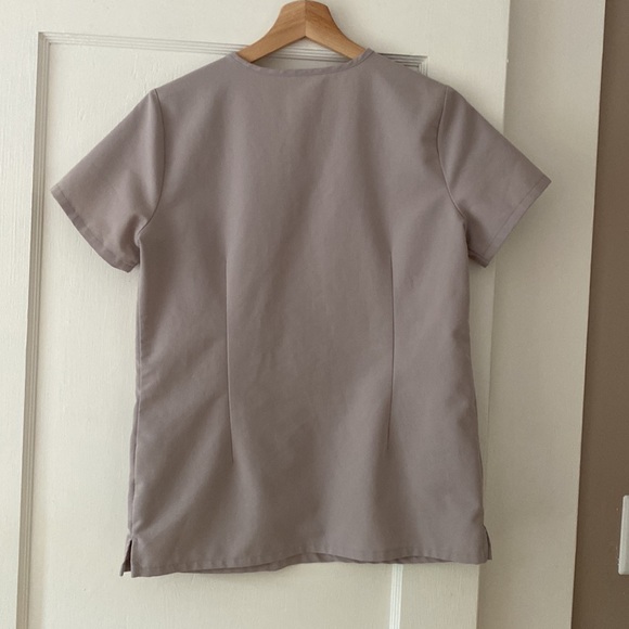 Figs Slate (sold out color) size x-small Casma 3 pocket scrub top. - Picture 5 of 8